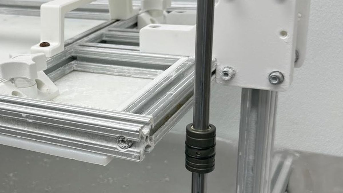 The manual press guide bearing running caked in starch powder